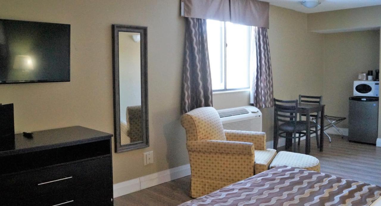 Red Maple Inn And Suites Huntsville Exterior foto